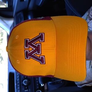 Uni of Minnesota Golden Gophers Trucker Mesh Snapback Hat Cap
